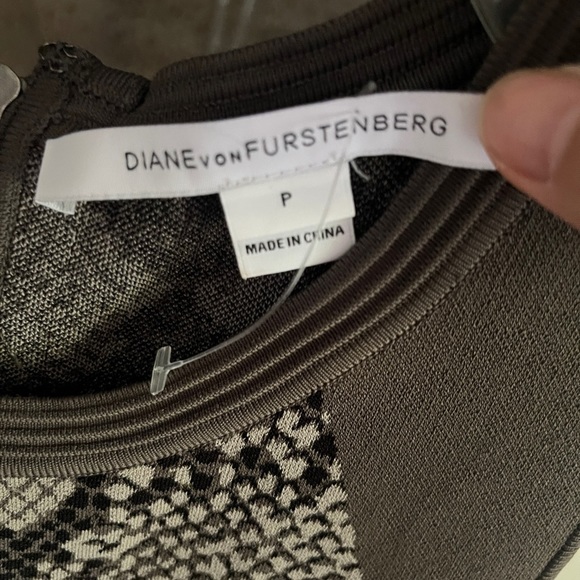 Diane Von Furstenberg Franca Bodycon Snake Print Dress - Size P - Picture 4 of 10